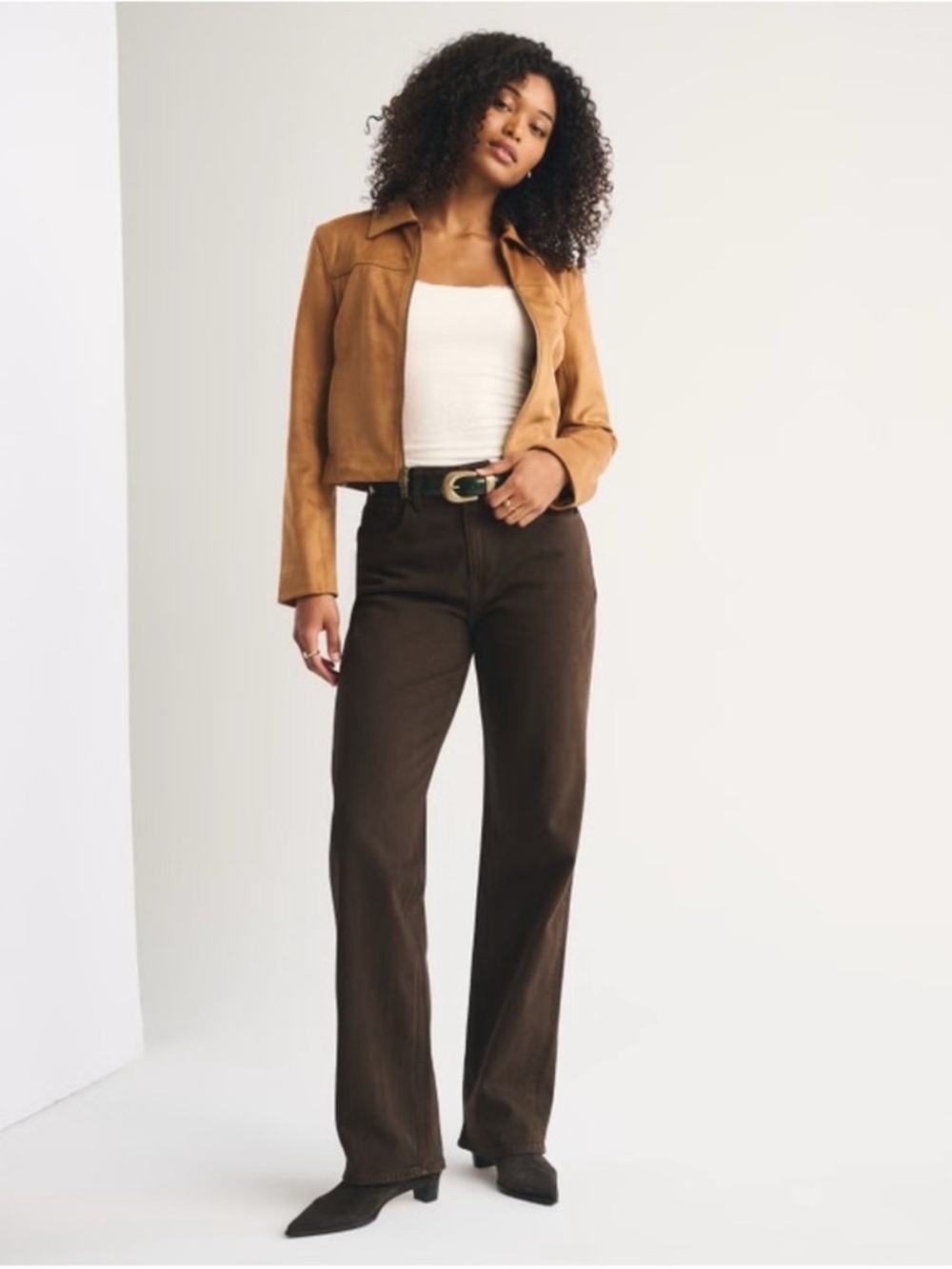 Abercrombie & Fitch High Rise 90s Relaxed Jean in Dark Brown 26 LONG